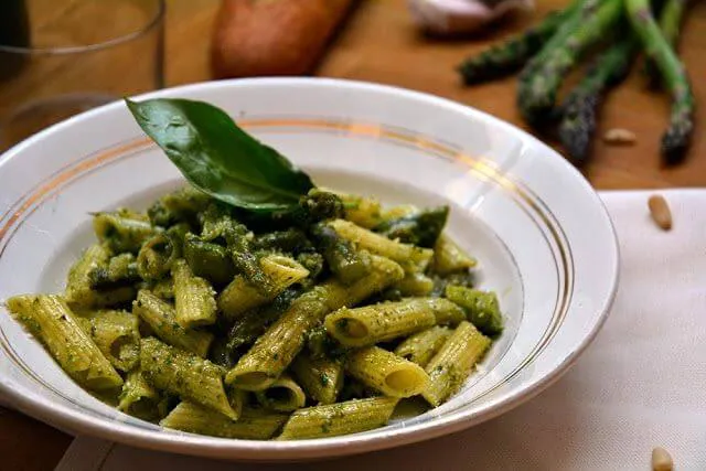 Pasta al Pesto con Espárragos Verdes