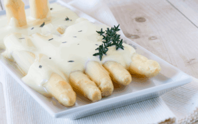 Tarta salada de espárragos y queso de cabra
