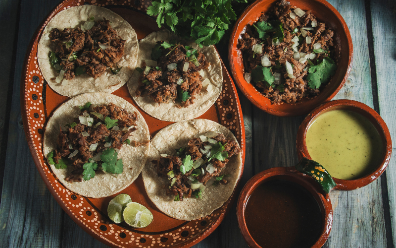 Tacos de sardinas picantes con pico de gallo