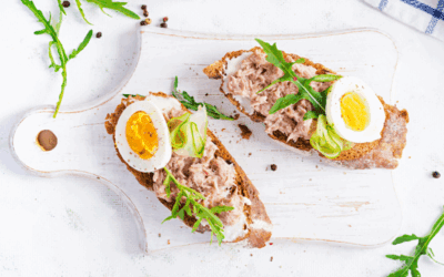 Tostadas de Bonito del Norte con aguacate y vinagreta cítrica